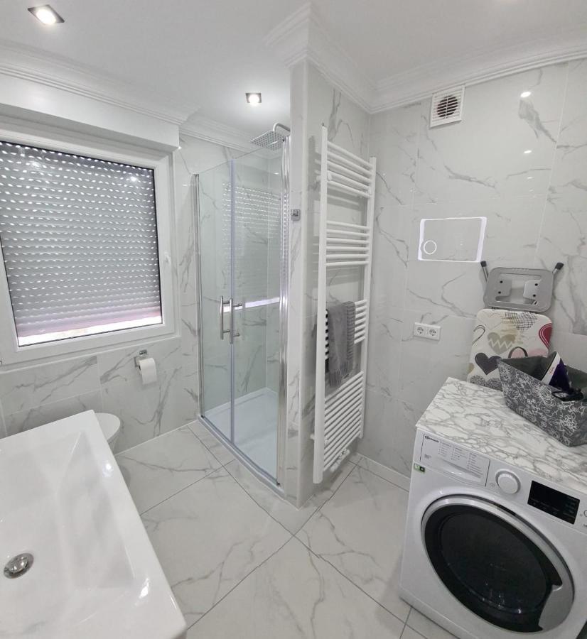 Apartment R&s *
